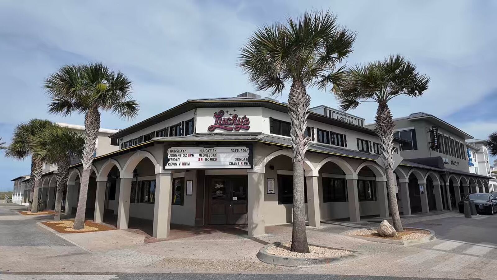Lucky's Bar in Jacksonville Beach